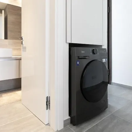 Emerald Apartment *